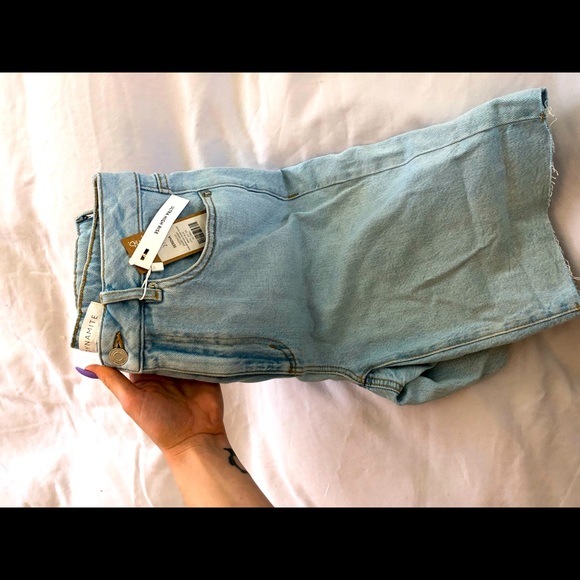 Perfect Mid Length Light Wash Jean Short - Picture 8 of 12